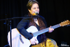 Ruth sang und sprach Texte über ...