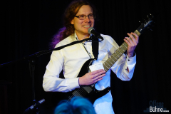 Roman spielte uns Blues-Songs auf der Gitarre