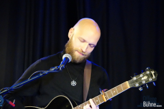 Feast hatte ein Effektgerät mitgebracht und spiele melancholische Songs.