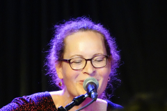Sophie brachte die Gitarre mit und spielte \"Home\" und ...