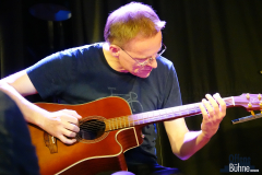 Chris improvisierte im Fingerstyle ...