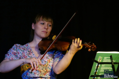Nadine hatte zwei Instrumente mitgebracht und spielte "The Song of the Lark", "Drousie Maggie" und "Soldier's Joy"