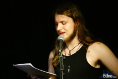 Tim (metallpoet_) las Gedichte über's Kennenlernen und "Hinaus in die Nacht"