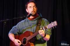 Marcus von der Open Stage im Caf&eacute; Story spielte uns "68" und "Other People's songs"