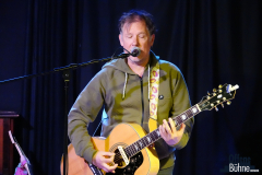 Michael spielte "Renew" und "Rivers of Time"