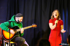 Ewa & Nico coverten u.a. "Bella Ciao" und "Summer of 69" - welch Organ!