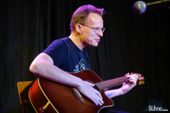 Von Chris gab's Musik im Fingerstyle
