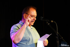 Heinz las "Trude am Fenster"