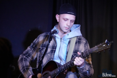 Philipp spielte uns Country vor.