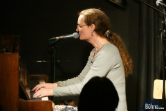 Sophie spielte uns "Apparte-moi" und "Le secret", und einen neuen Song